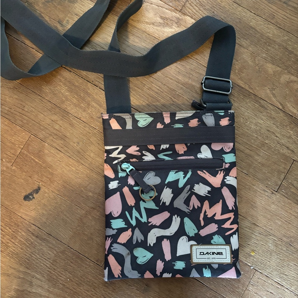 Dakine crossbody